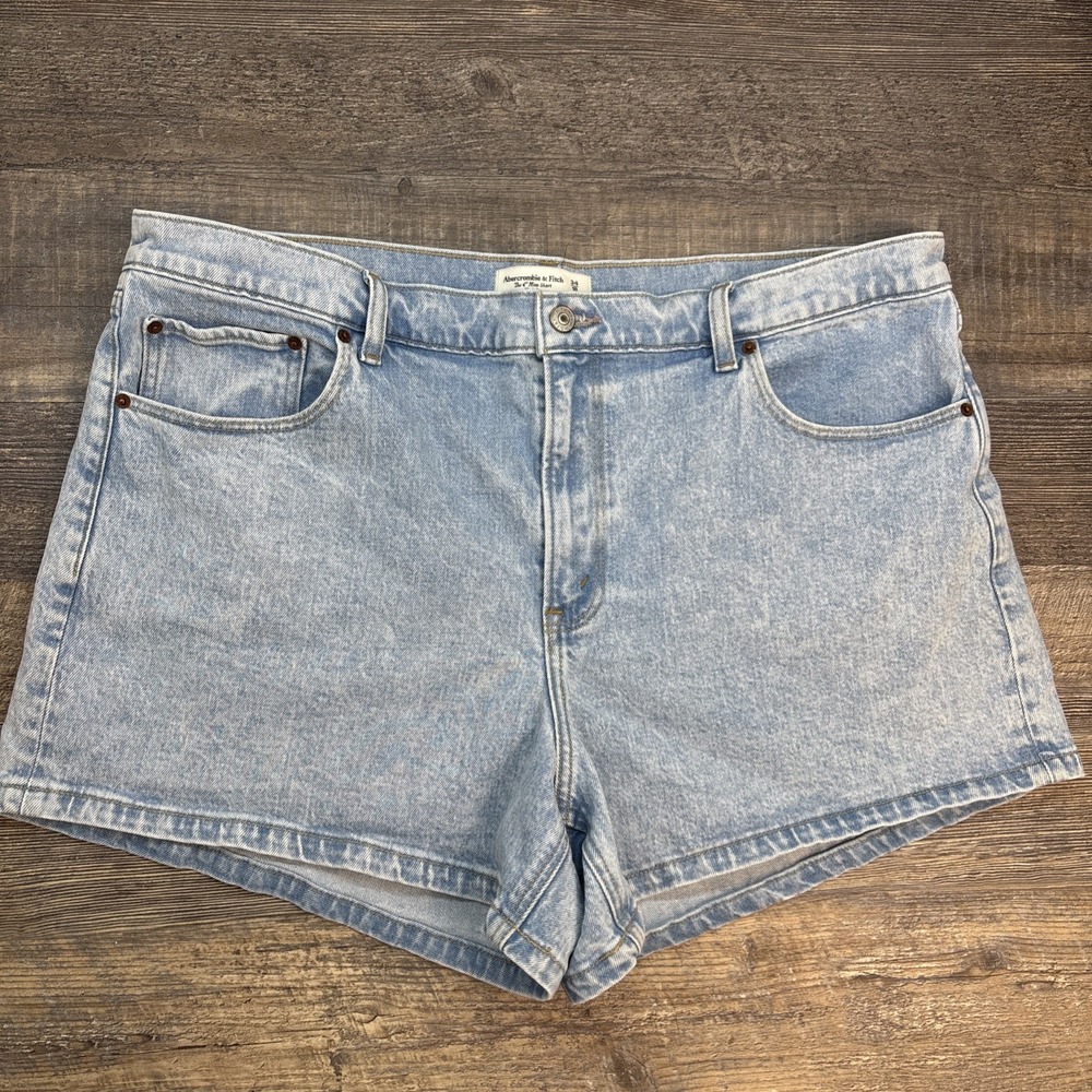 Abercrombie & Fitch 4" Mom Short High Rise Denim Light Wash Women's Sz 34